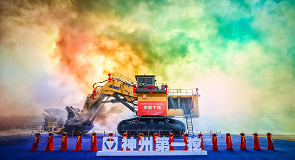 “神州第一挖”徐工700噸級(jí)液壓挖掘機(jī)下線，標(biāo)志著中國(guó)成為世界上繼德國(guó)、日本、美國(guó)后，第4個(gè)具備700噸級(jí)以上液壓挖掘機(jī)研發(fā)制造能力的國(guó)家