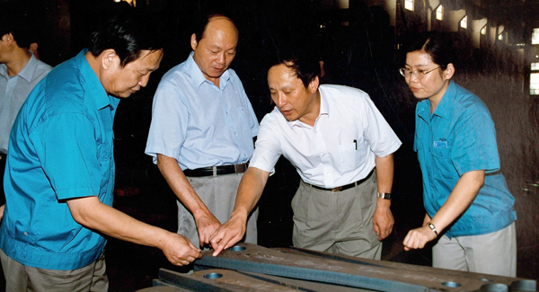 新一屆領(lǐng)導(dǎo)班子上任，掀開(kāi)徐工變革發(fā)展新篇章