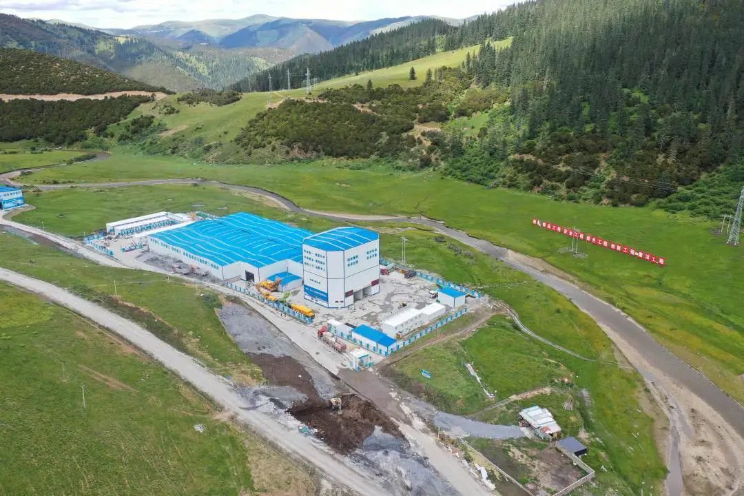 “站”立高原！徐工攪拌站助力川藏線建設(shè)！