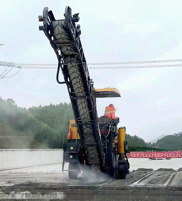 靠譜！徐工銑刨機(jī)化身“護(hù)路使者”助力巴平高速建設(shè)！