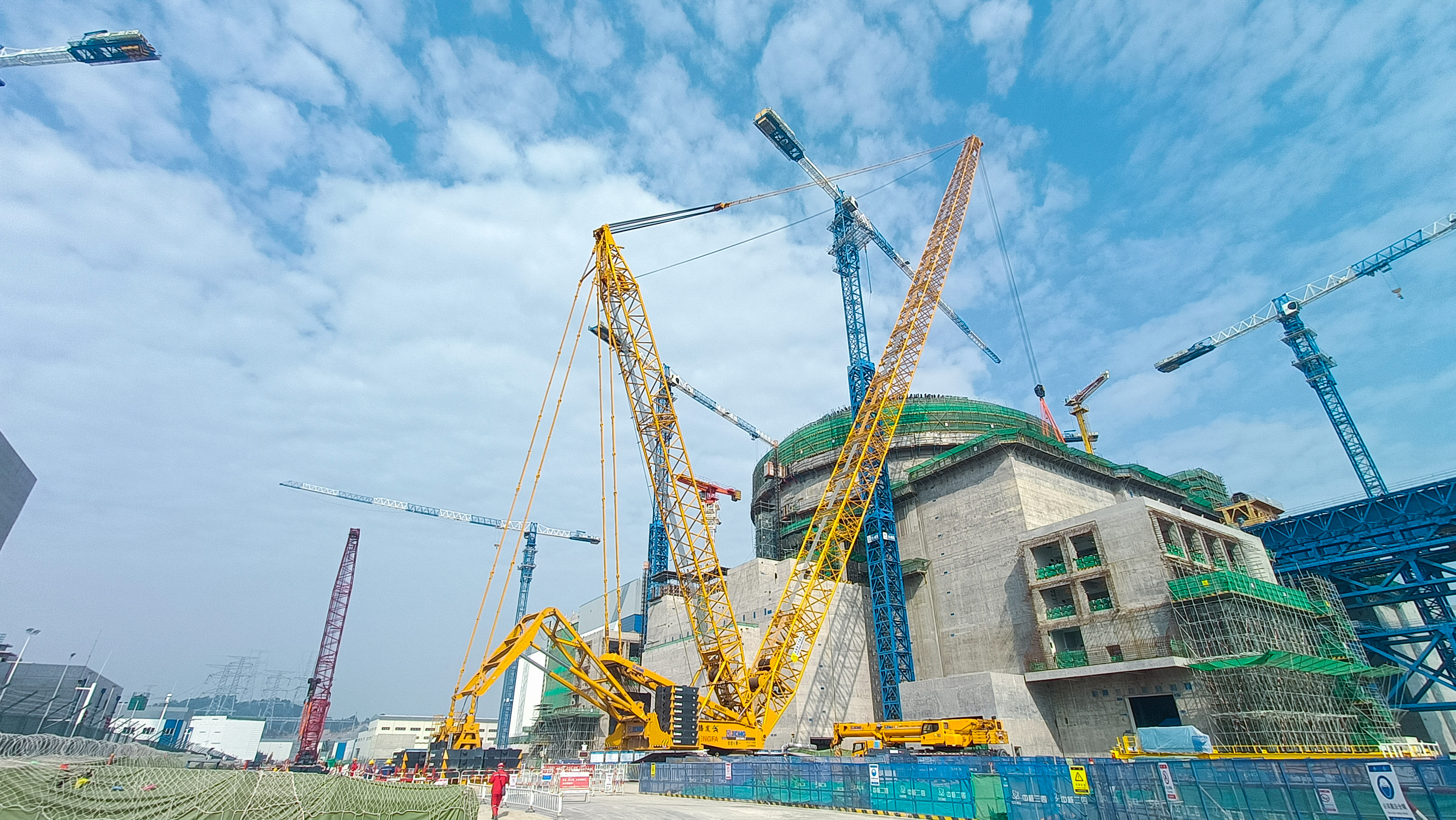 “穩(wěn)”字當頭！徐工XGC800-I履帶起重機助建福建大型核電項目