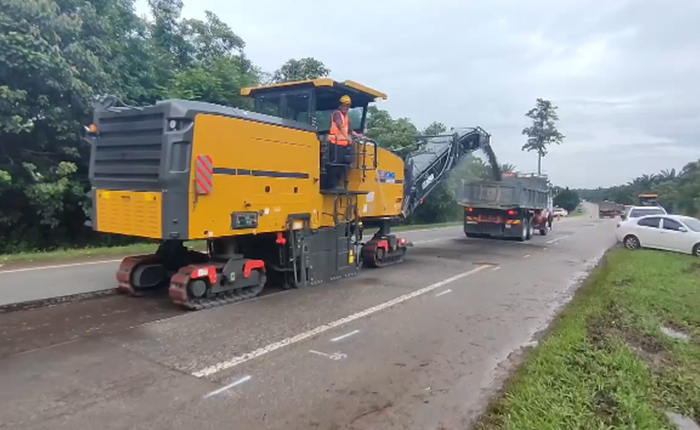 徐工成套道路機(jī)械油面施工，這次在馬來(lái)西亞！